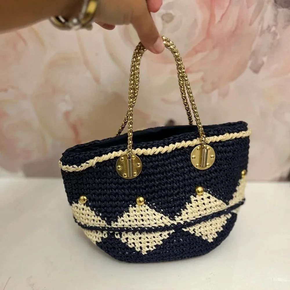 ! Vintage Made In Italy Alexander Gold Chain crochet Bag